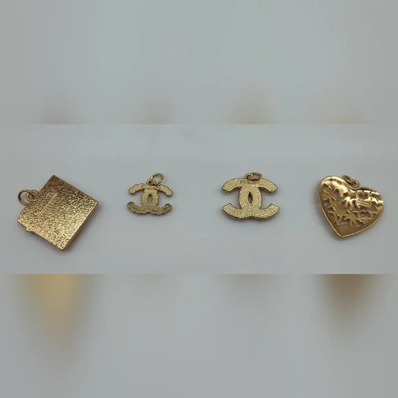 CHANEL Y2K Charm Collection Gold Tone Enamel CC Logo Pendant Charm Pull - Picture 3 of 7